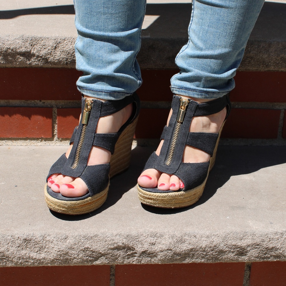 Rare Michael Kors Black Damita sandals sz 7